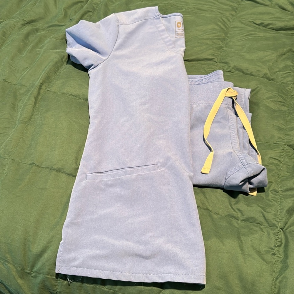 XXS P figs scrub set
